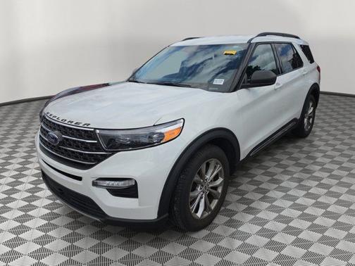 STAR WHITE MET TRI-COAT 2023 Ford Explorer XLT