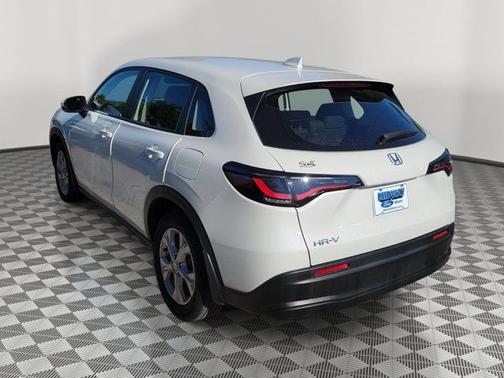 Platinum White Pearl 2023 Honda HR-V LX