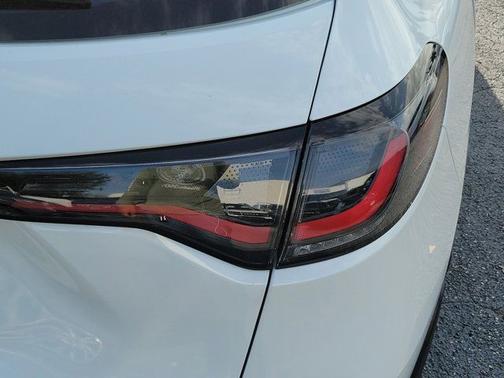 Platinum White Pearl 2023 Honda HR-V LX