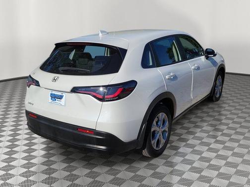 Platinum White Pearl 2023 Honda HR-V LX