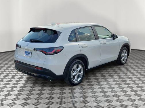 Platinum White Pearl 2023 Honda HR-V LX
