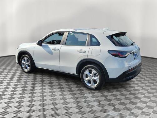 Platinum White Pearl 2023 Honda HR-V LX