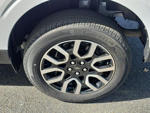 OXFORD WHITE 2022 Ford Maverick LARIAT