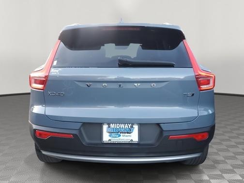 2021 Volvo XC40 T5 MOMENTUM