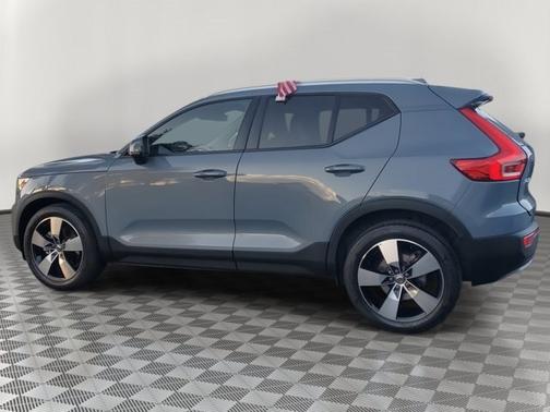2021 Volvo XC40 T5 MOMENTUM