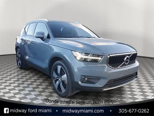 2021 Volvo XC40 T5 MOMENTUM