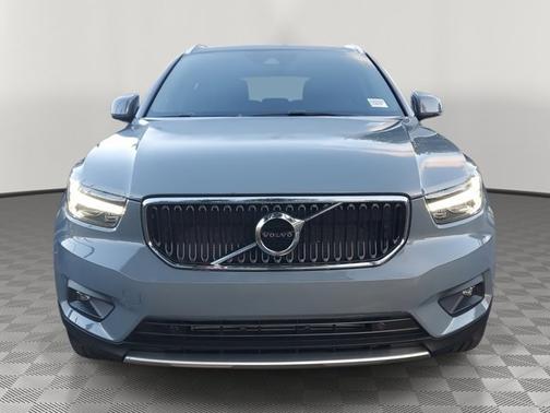 2021 Volvo XC40 T5 MOMENTUM
