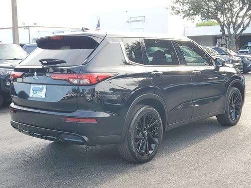 2022 Mitsubishi Outlander SE