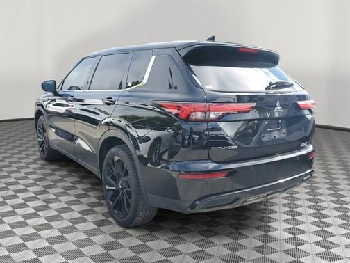 2022 Mitsubishi Outlander SE