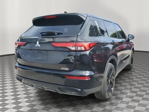 2022 Mitsubishi Outlander SE