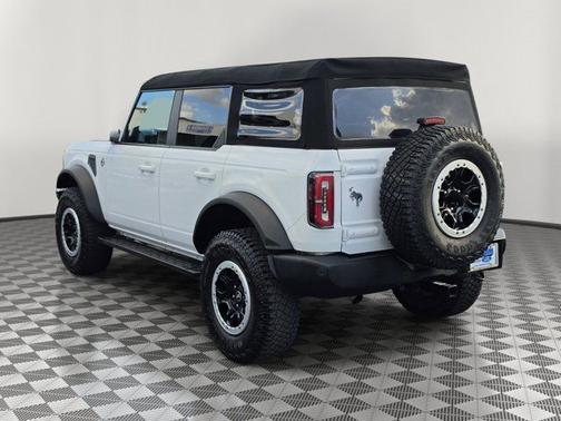 OXFORD WHITE 2023 Ford Bronco OUTER BANKS