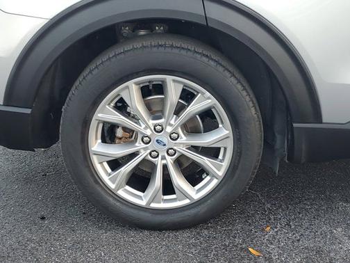 ICONIC SILVER METALLIC 2023 Ford Explorer XLT