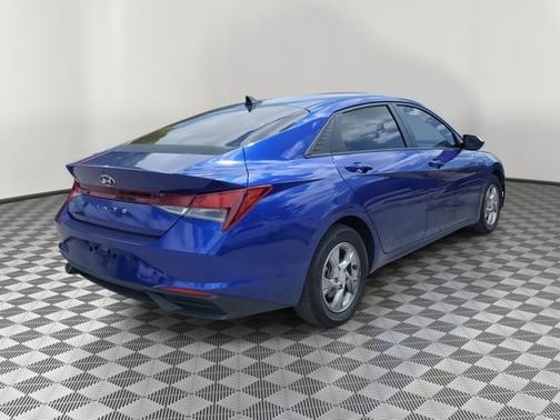 2022 Hyundai ELANTRA SE