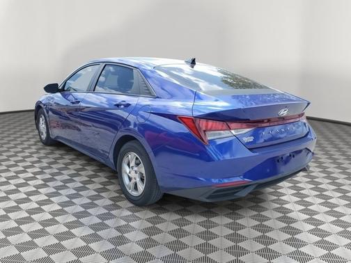 2022 Hyundai ELANTRA SE