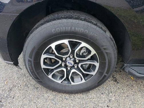 AGATE BLACK METALLIC 2024 Ford Expedition XLT