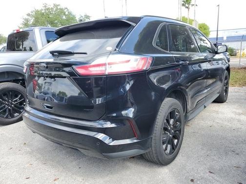 2022 Ford Edge SE
