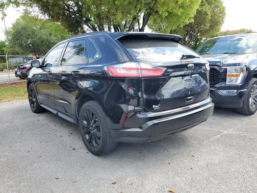 2022 Ford Edge SE