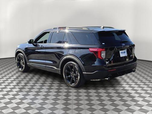 AGATE BLACK METALLIC 2022 Ford Explorer ST-LINE
