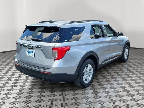 ICONIC SILVER METALLIC 2023 Ford Explorer XLT