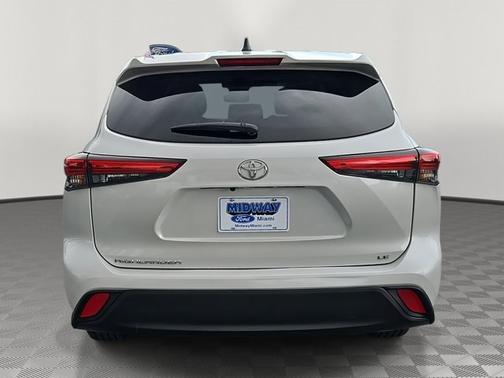 2022 Toyota Highlander LE