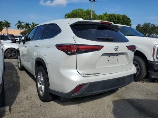 2022 Toyota Highlander LE