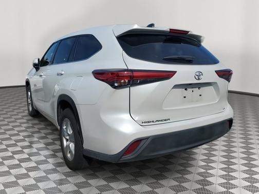 2022 Toyota Highlander LE