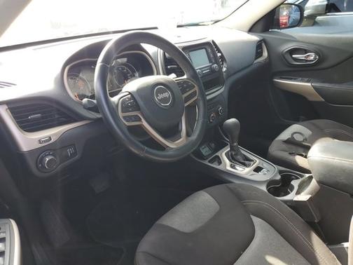 2017 Jeep Cherokee SPORT