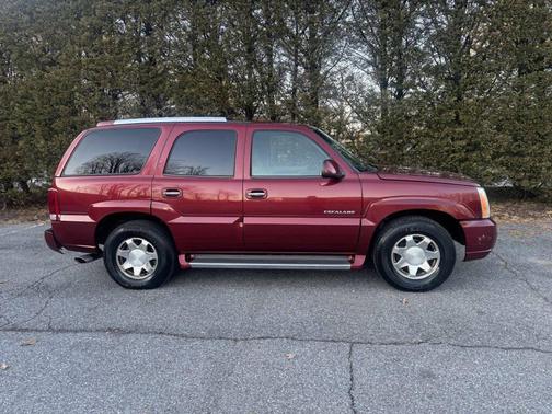 2002 Cadillac Escalade Base
