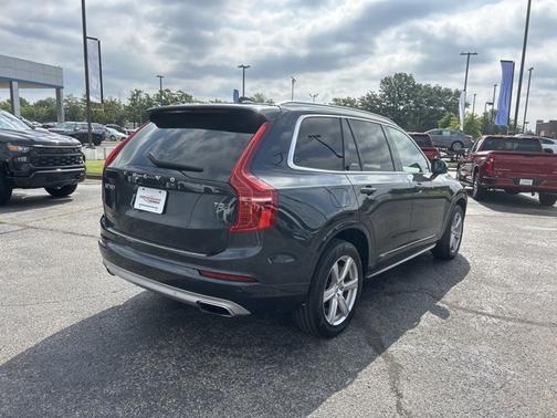 2021 Volvo XC90 T5 Momentum
