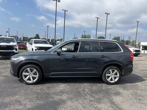 2021 Volvo XC90 T5 Momentum