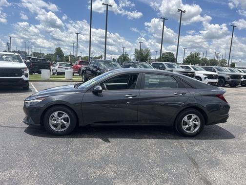 2021 Hyundai Elantra SE
