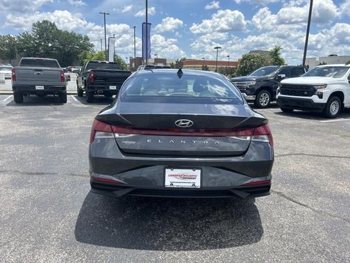 2021 Hyundai Elantra SE