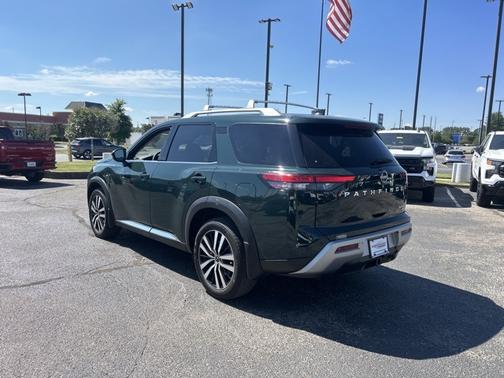 2023 Nissan Pathfinder Platinum