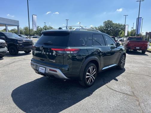 2023 Nissan Pathfinder Platinum