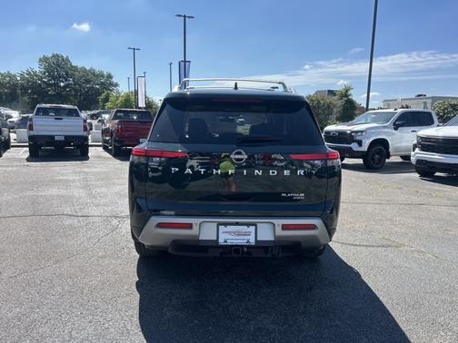 2023 Nissan Pathfinder Platinum