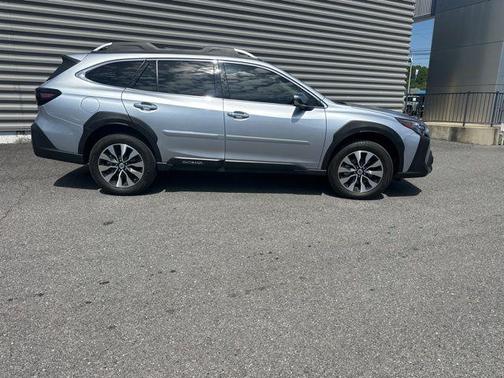 Ice Silver Metallic 2025 Subaru Outback Touring