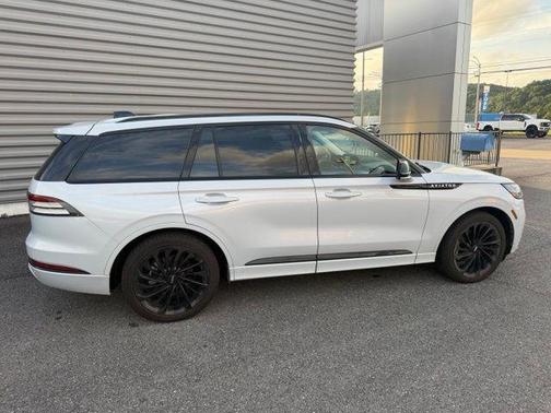 Crystal White Metallic Clearcoat 2025 Lincoln Aviator Reserve AWD