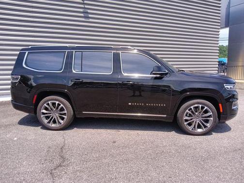 Diamond Black Crystal Pearlcoat 2022 Jeep Grand Wagoneer Series III 4x4