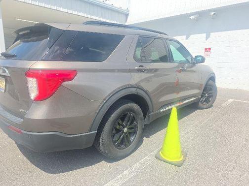 Stone Gray Metallic 2021 Ford Explorer XLT