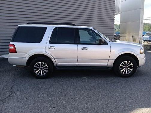 Ingot Silver 2017 Ford Expedition XLT