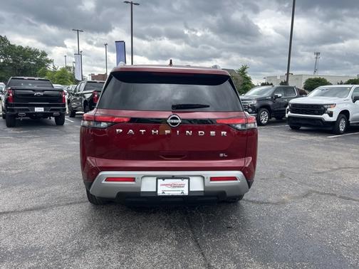 2022 Nissan Pathfinder SL