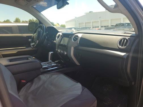 2017 Toyota Tundra SR5