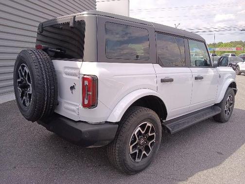 Oxford White 2026 Ford Bronco Outer Banks