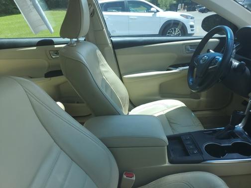 2017 Toyota Camry Hybrid XLE