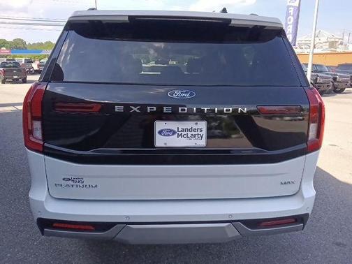 Oxford White 2025 Ford Expedition Max Platinum