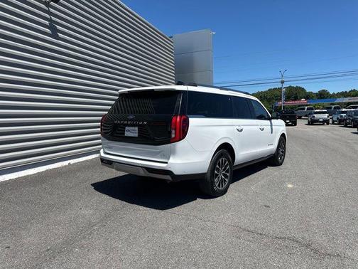 Oxford White 2025 Ford Expedition Max Platinum