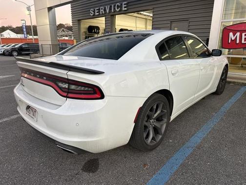 2017 Dodge Charger SE