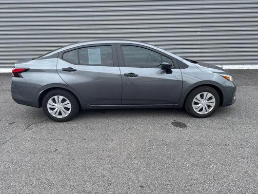 Gun Metallic 2024 Nissan Versa 1.6 S
