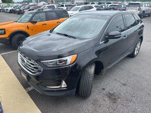 Black Metallic 2022 Ford Edge Titanium