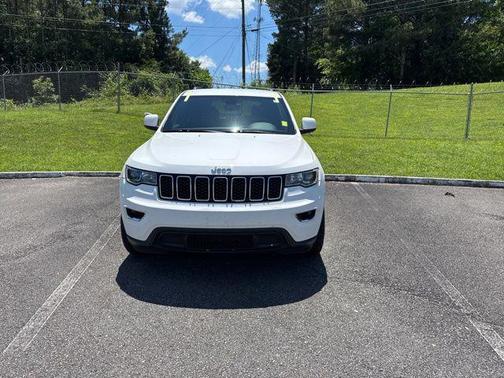 Bright White Clearcoat 2017 Jeep Grand Cherokee Laredo